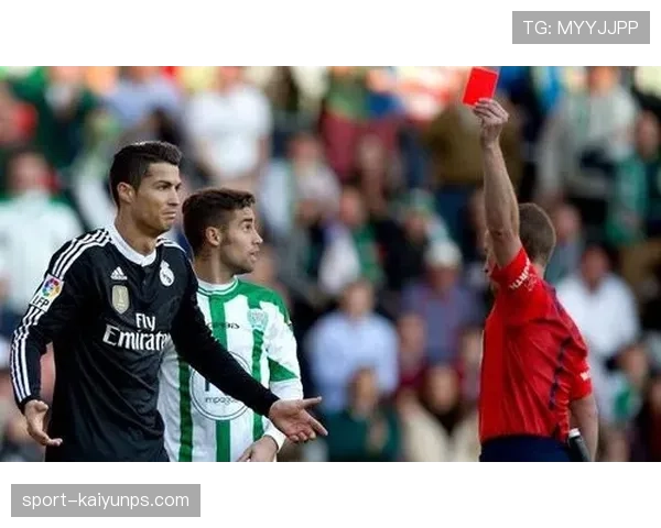 少有人知的场内场外犯规判罚差异，裁判如何界定边界？